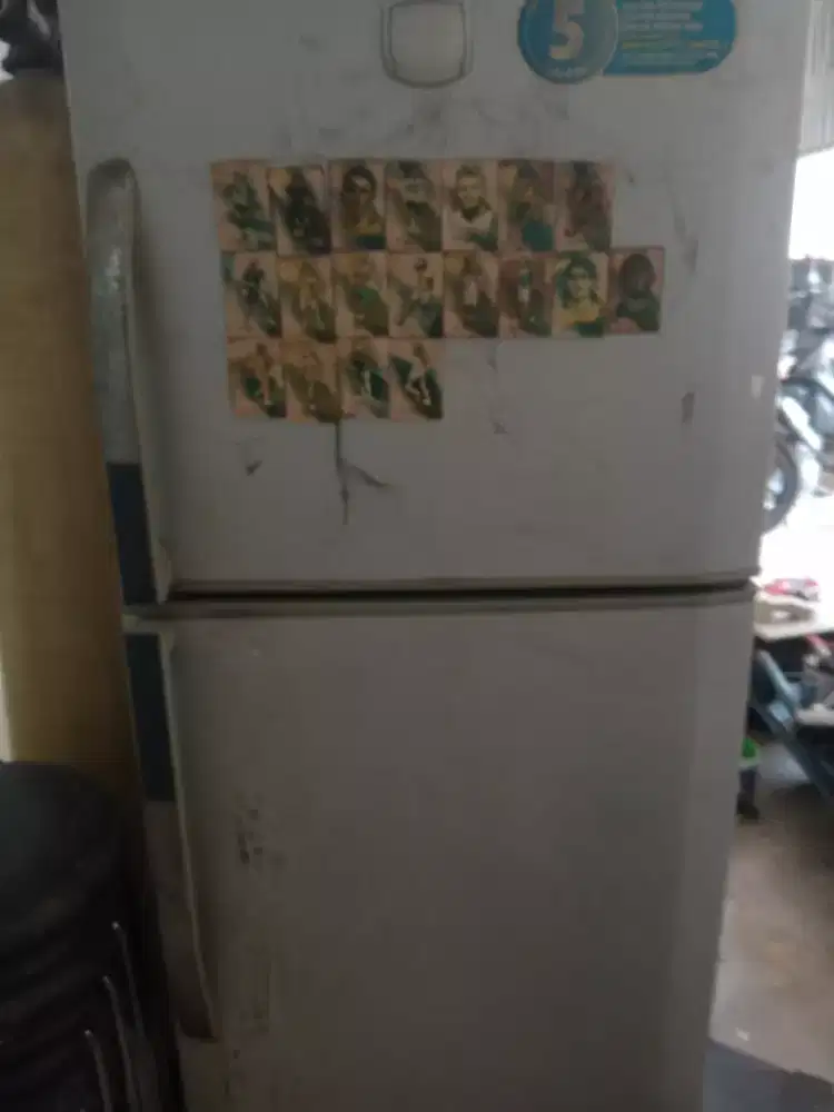 Kulkas 2 pintu dan mesin cuci