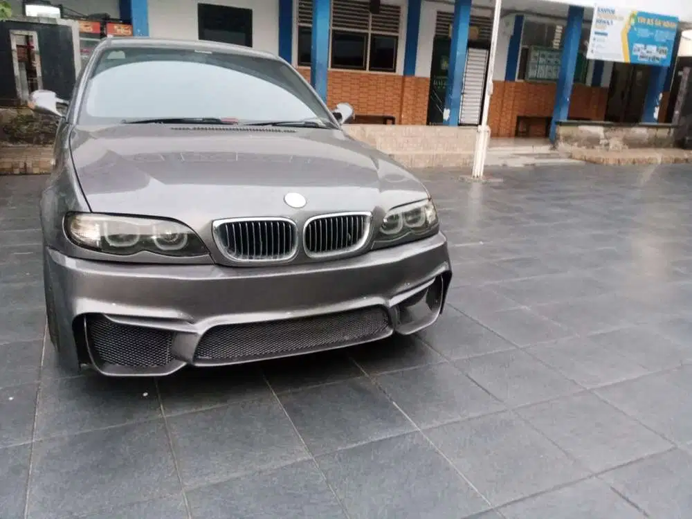 BMW 318i 2002 Bensin
