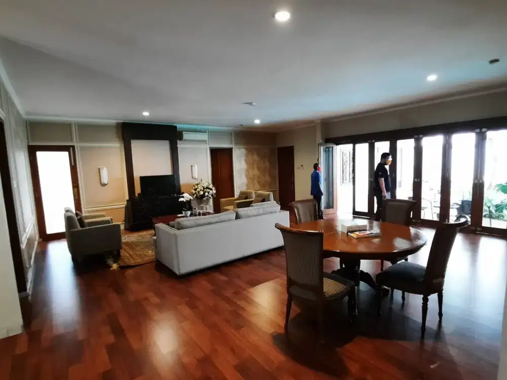 Disewakan Rumah di Dharmawangsa Raya ada Pool Boleh Buat Kantor/Resto/Kafe