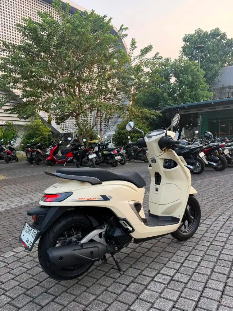 Honda staylo 160 thn 2025 KM 1RB perak