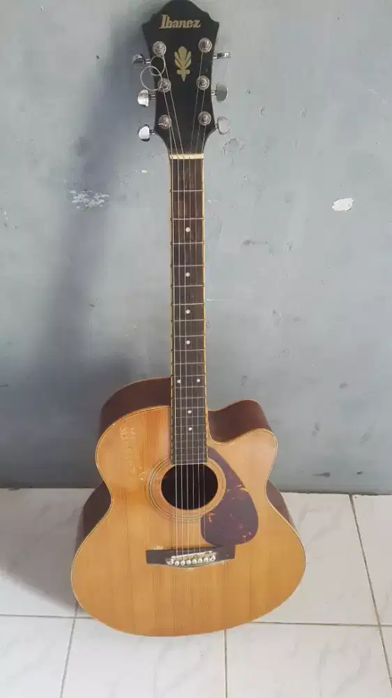 Gitar akustik ibanez