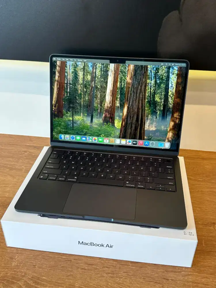 Macbook ai m3 like new mulus lengkap ibox