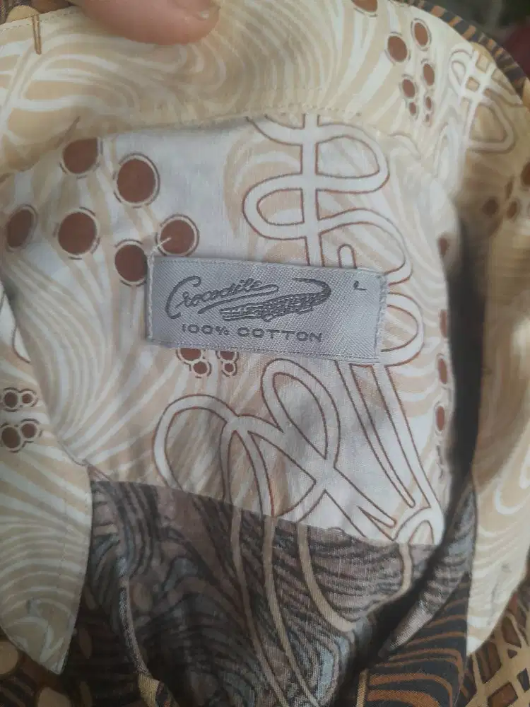 Baju batik pria lengan pendek
