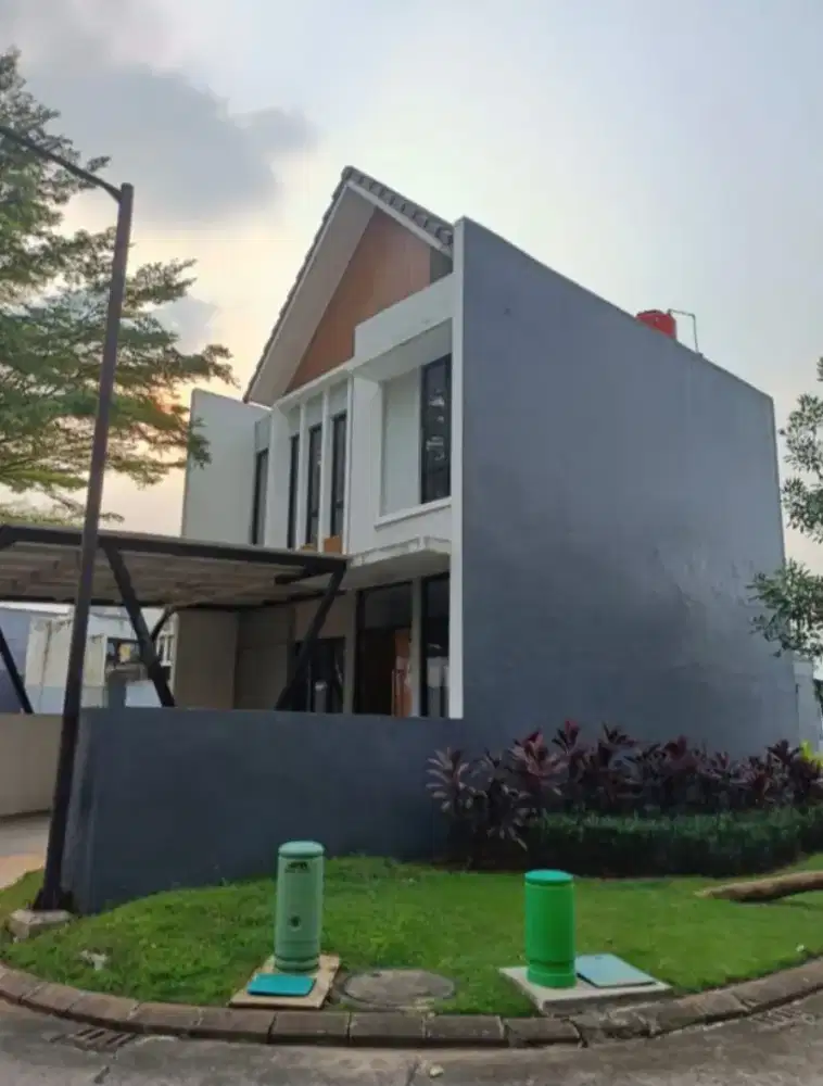 DIJUAL RUMAH HOEK CLUSTER TERDEPAN METLAND TRANSYOGI