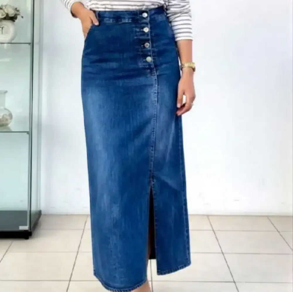 (PRELOVED) Rok Jeans Wanita