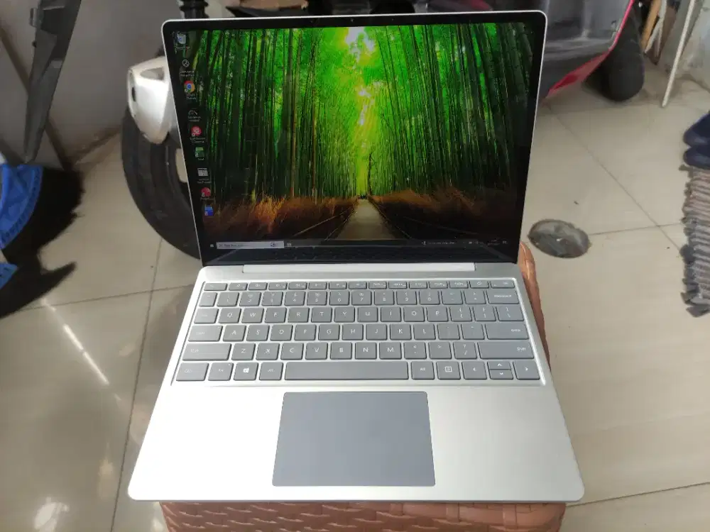 Microsoft Surface Laptop Go core i5 gen 10 ram4gb SSD 64Gb 12inch