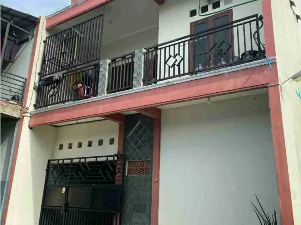 rumah kos full penghuni 12 kamar tidur dekat kampus UNS Surakarta