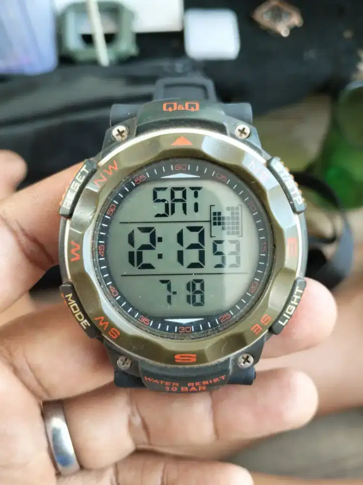 Jam tangan digital merk Q&Q M124
