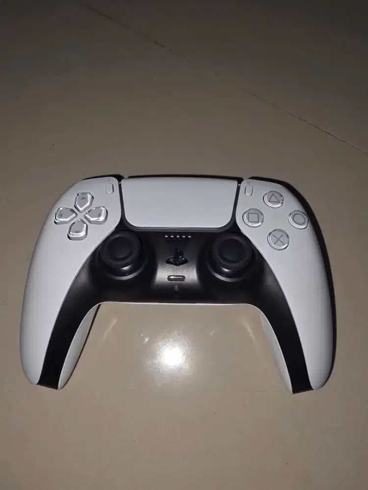 Dijual stik ps5 white bekas likenew ori bawaan ps