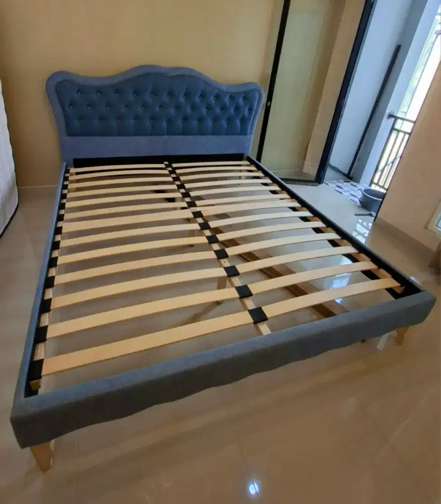 Ranjang ukuran 160 x 200 model klasik