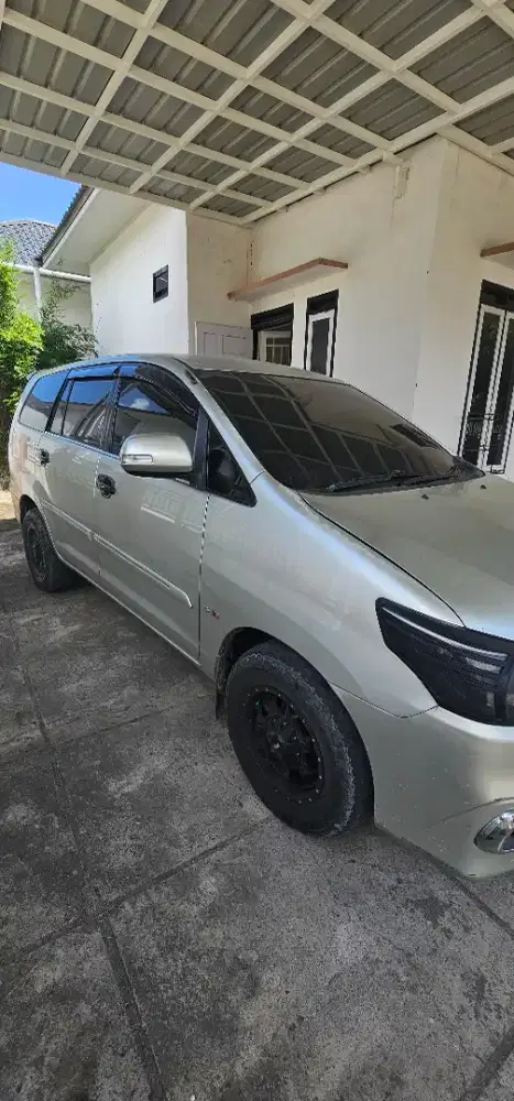 Innova diesel 2.5 MT 2014