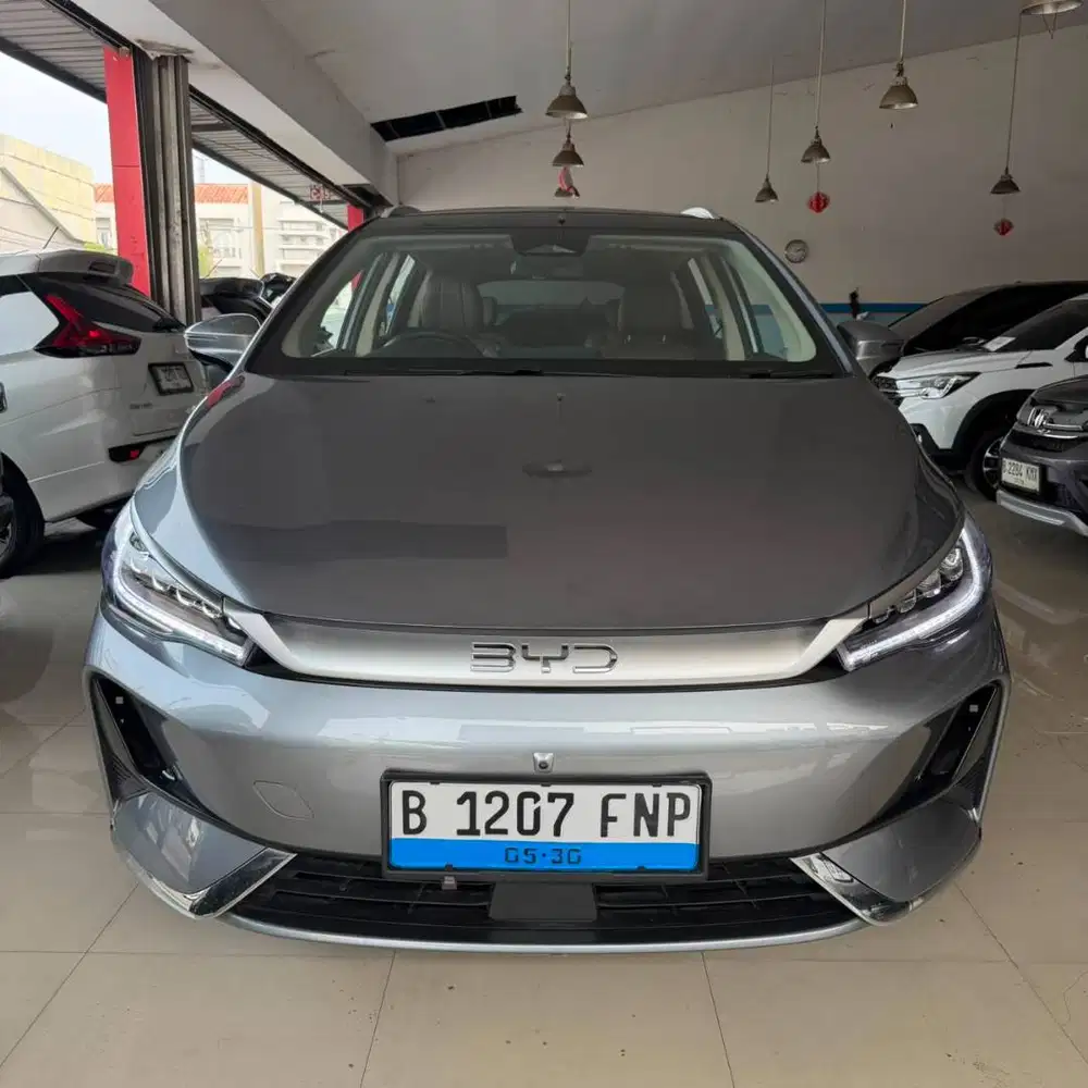 BYD M6 Superior Captain Seat EV AT 2025 Abu