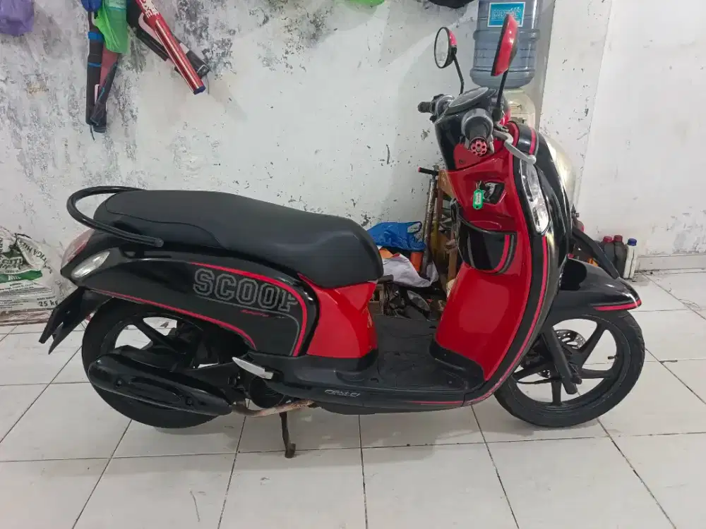 Jual beli scoopy th 2015 samping kompelik Andika hairi motor bjm