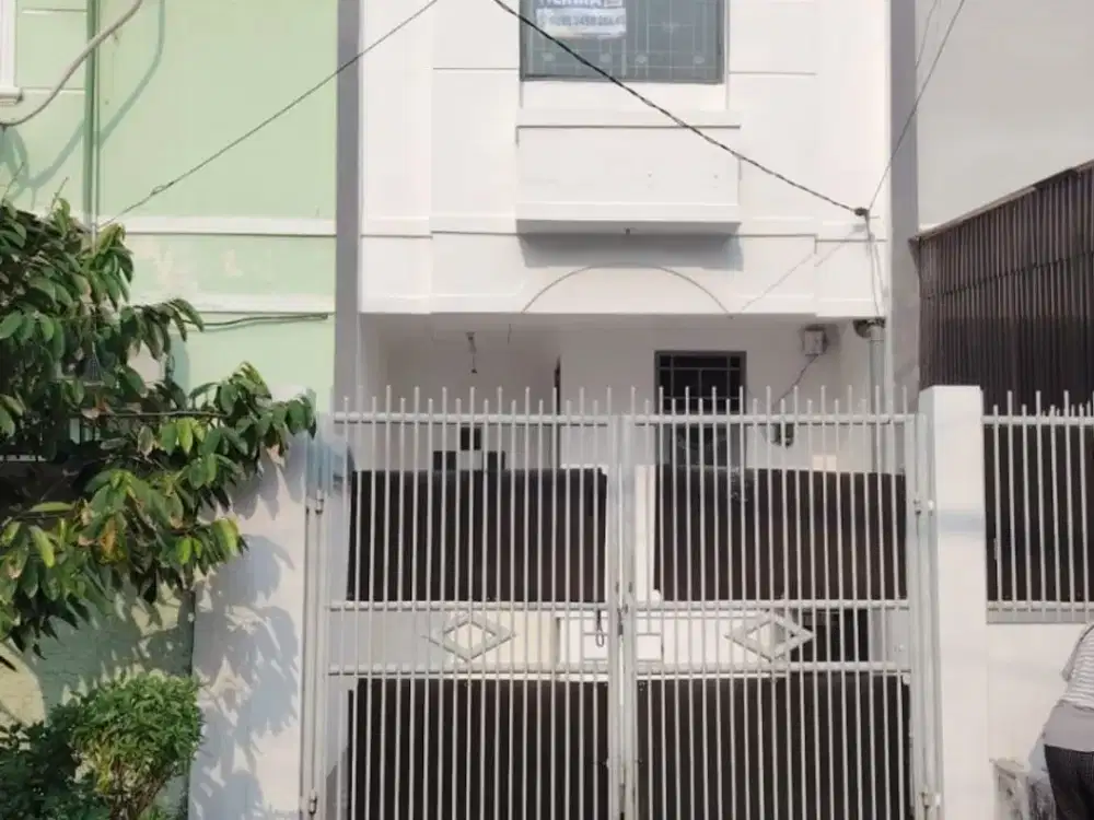 Disewakan Rumah 2 Lantai di Taman Palem Lestari, Jakarta Barat