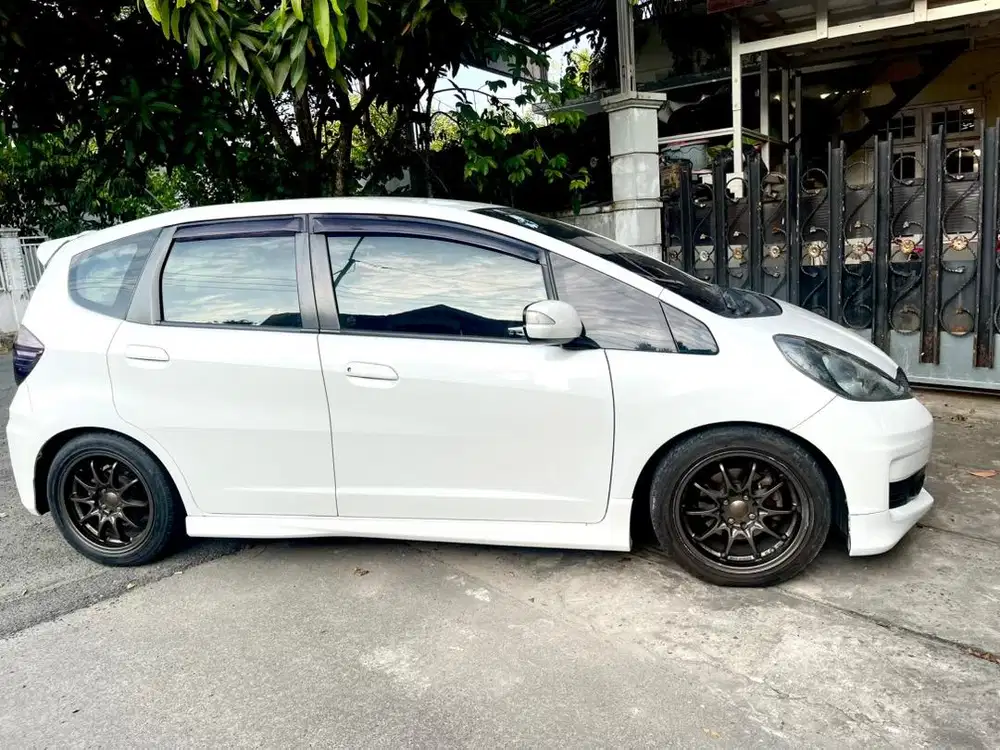 JUAL CEPAT HONDA JAZZ 2013 MATIC