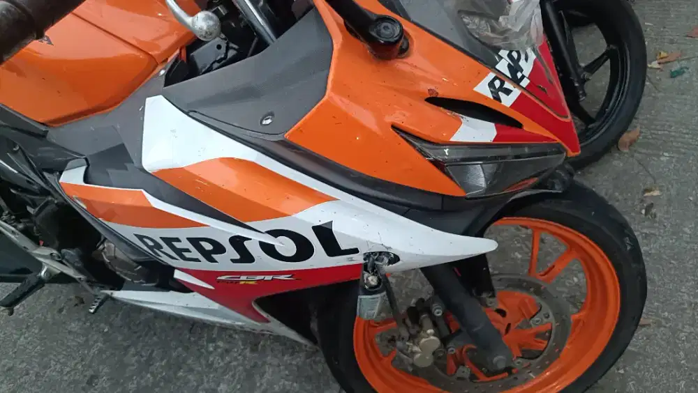 Honda CBR RepsoL 150R