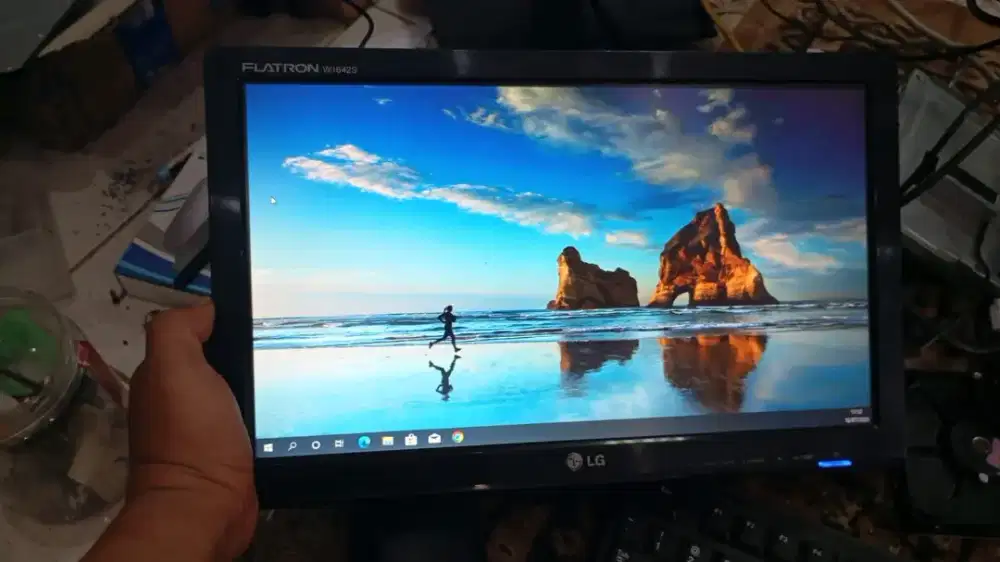 Monitor LCD LG 16 Inch