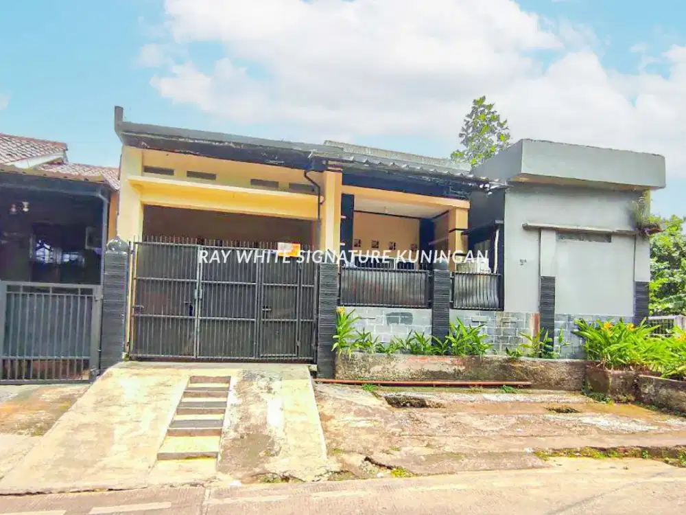 Rumah Lama Siap Huni Akses Strategis di Kramat Jati