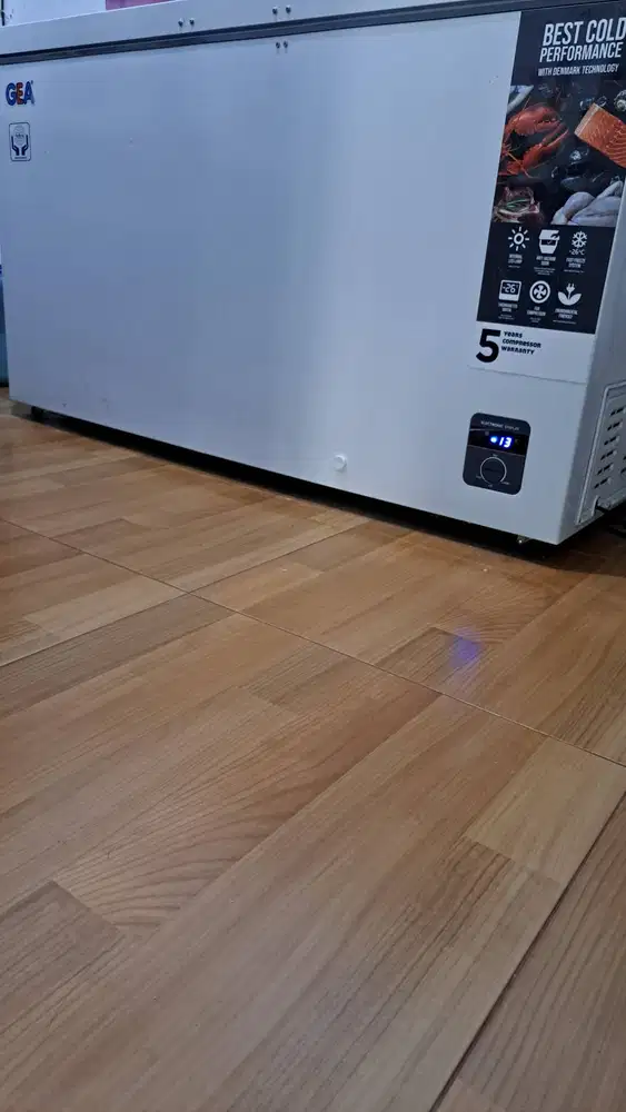 Freezer gea 420 liter like new