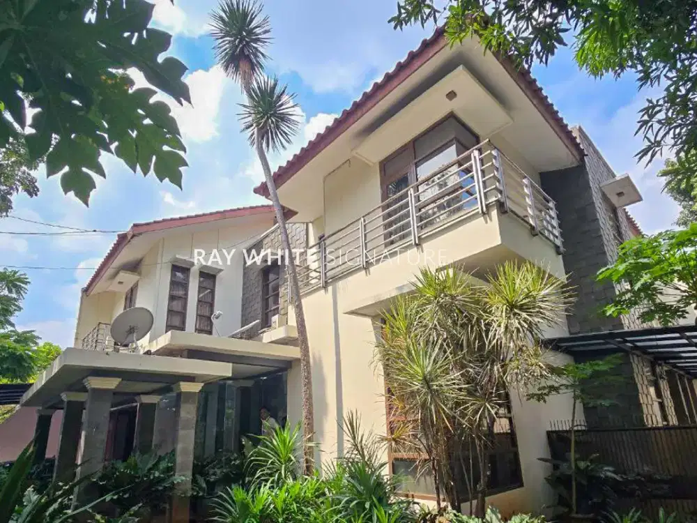 Rumah Hook Lokasi Prime  Zona Komersil Panglima Polim