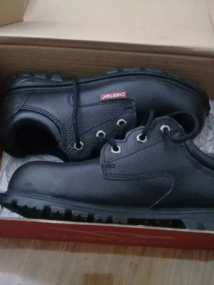SEPATU SAFETY MERK CHEETAH 2002 BLACK SIZE 40