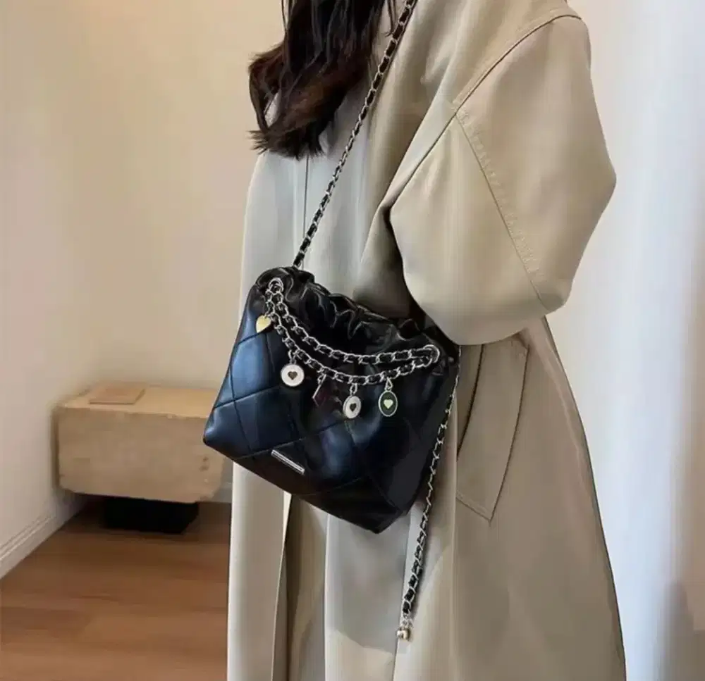 Tas sling cewek hitam