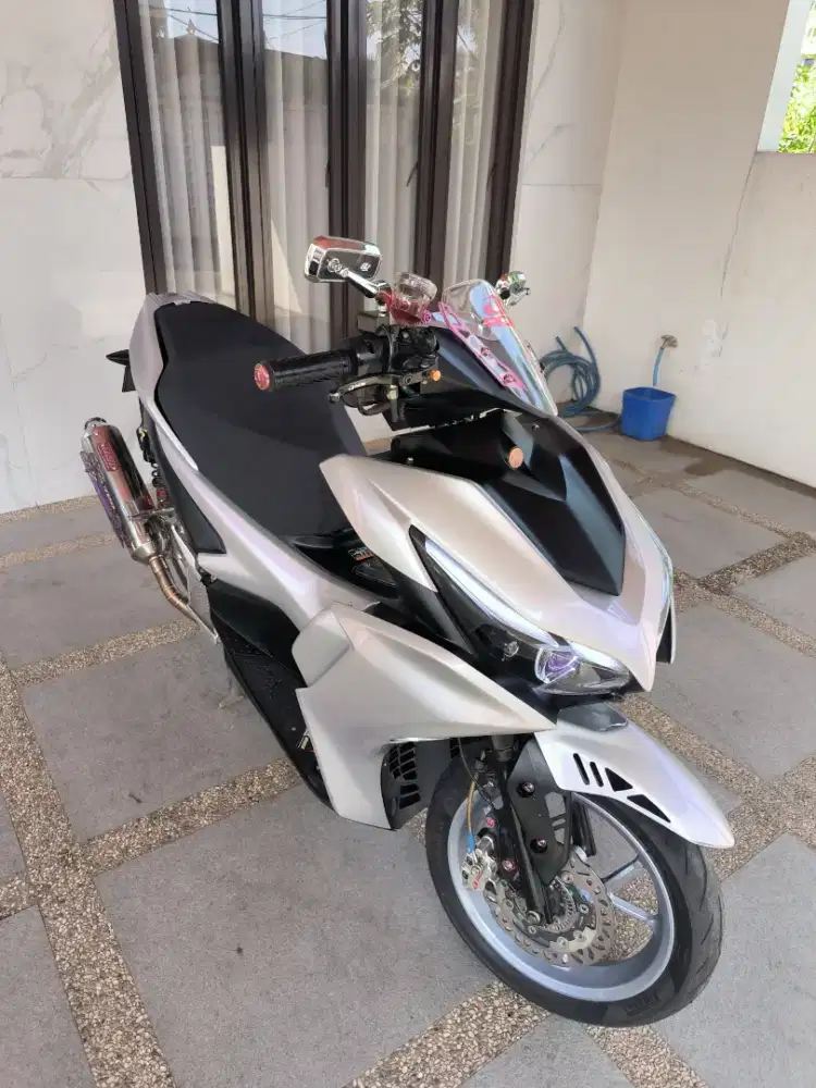 Aerox Connected ABS Silver