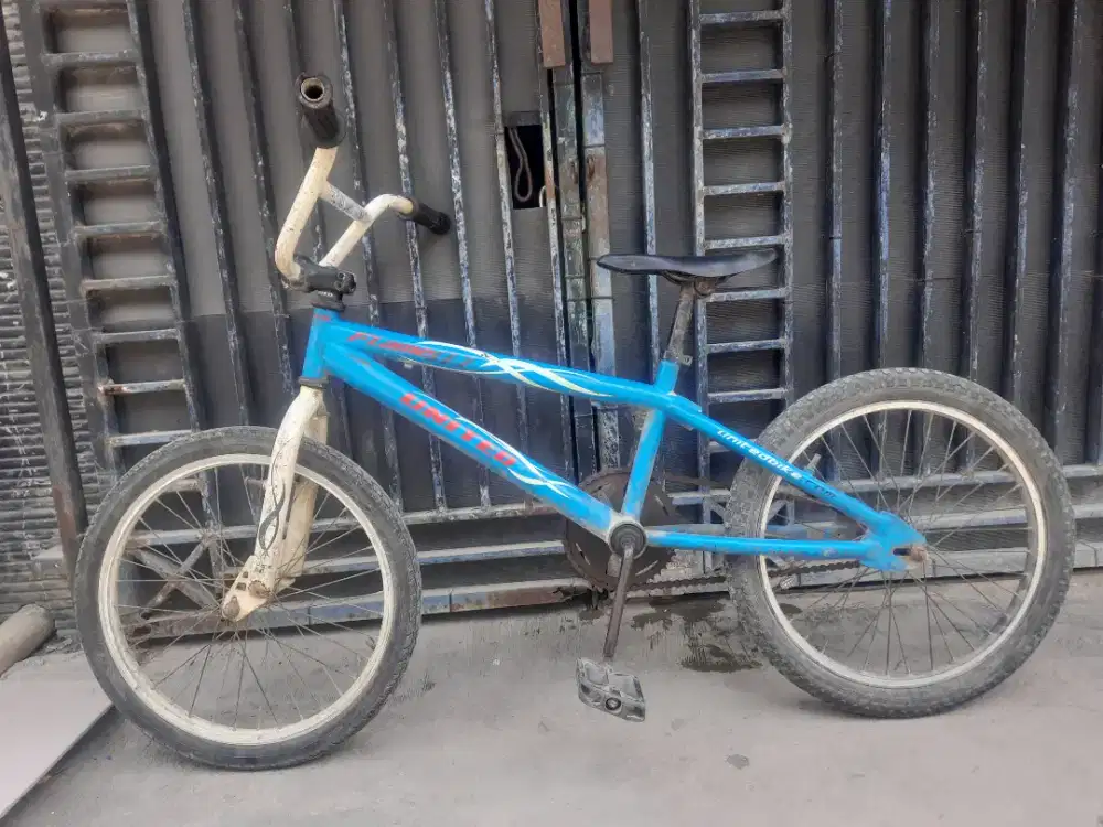 Sepeda bmx united size 20