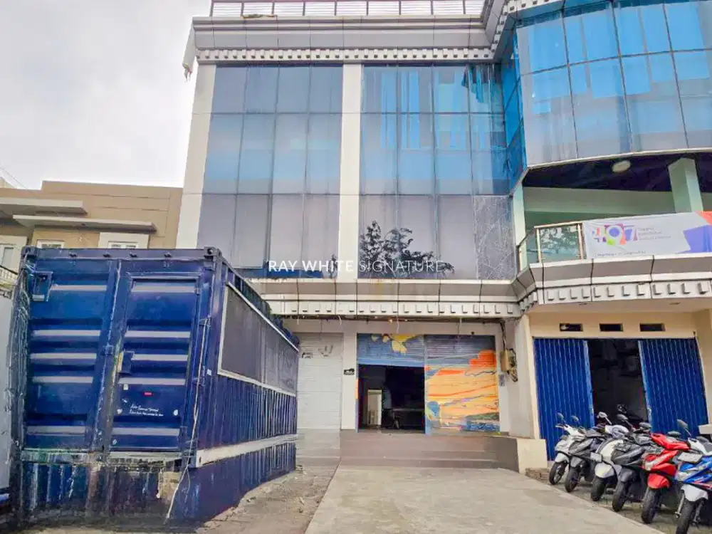 Dijual Ruko 3 Lantai strategis di Bendungan Hilir