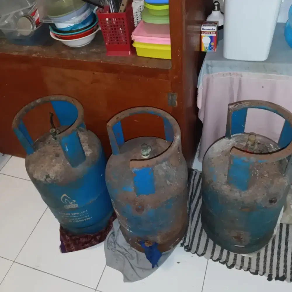 Jual tabung gas kosong bekas ukuran 12kg.