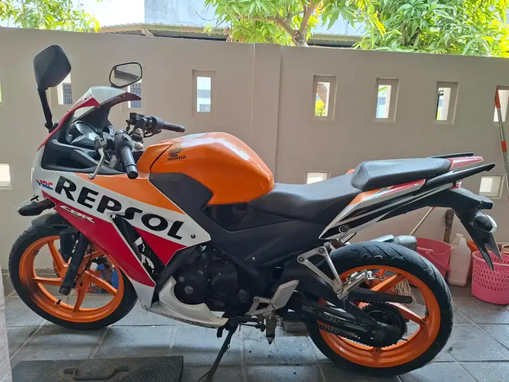 Honda CBR 150 R Repsol th 2015