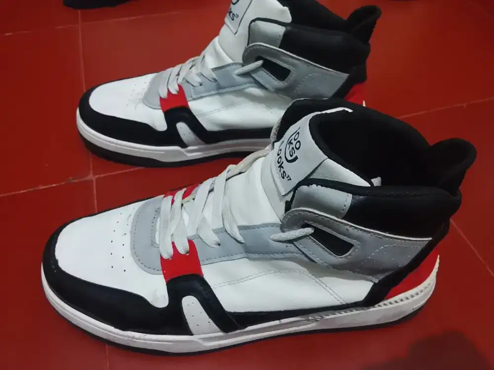 Sepatu merk i looks ukuran 43