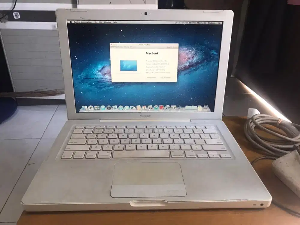 MacBook White Core 2 duo