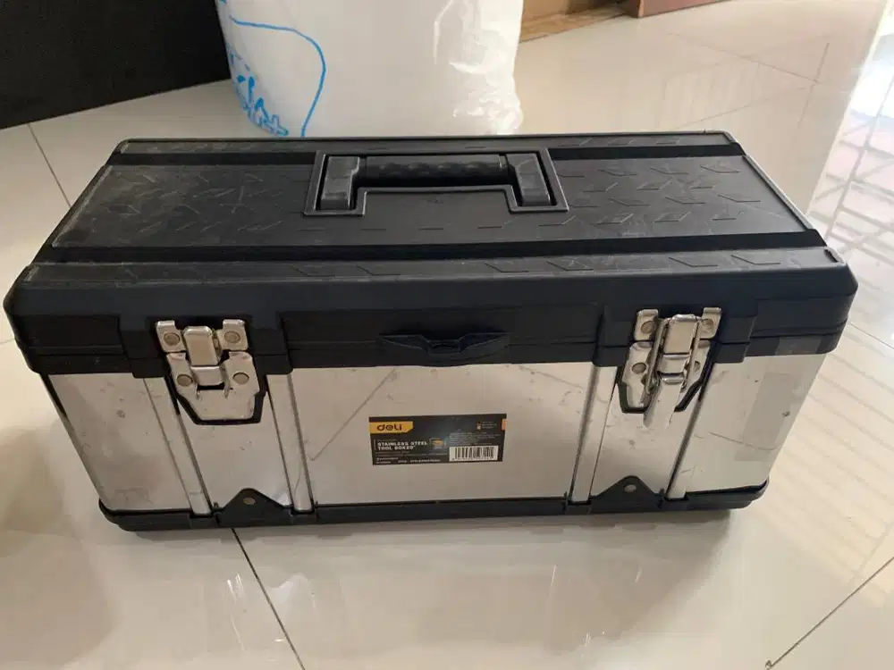 kotak peralatan tool box merek deli stainless steel