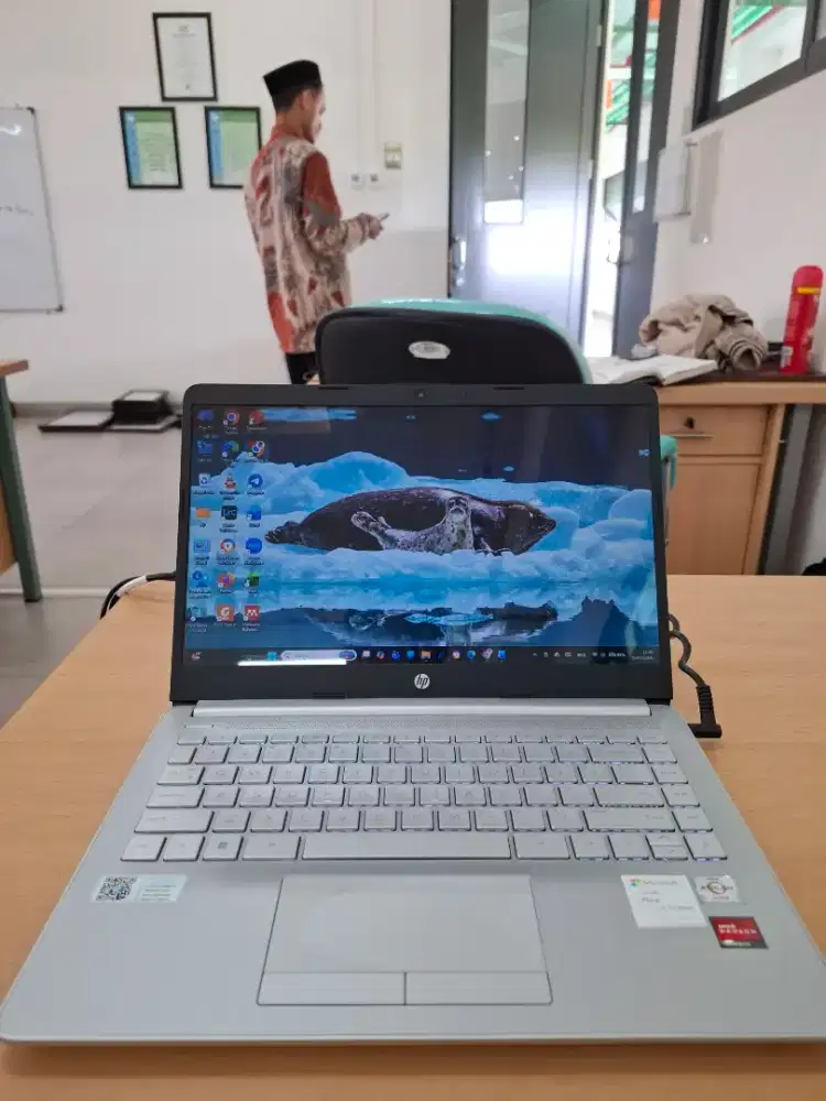 Laptop HP 14S AMD
