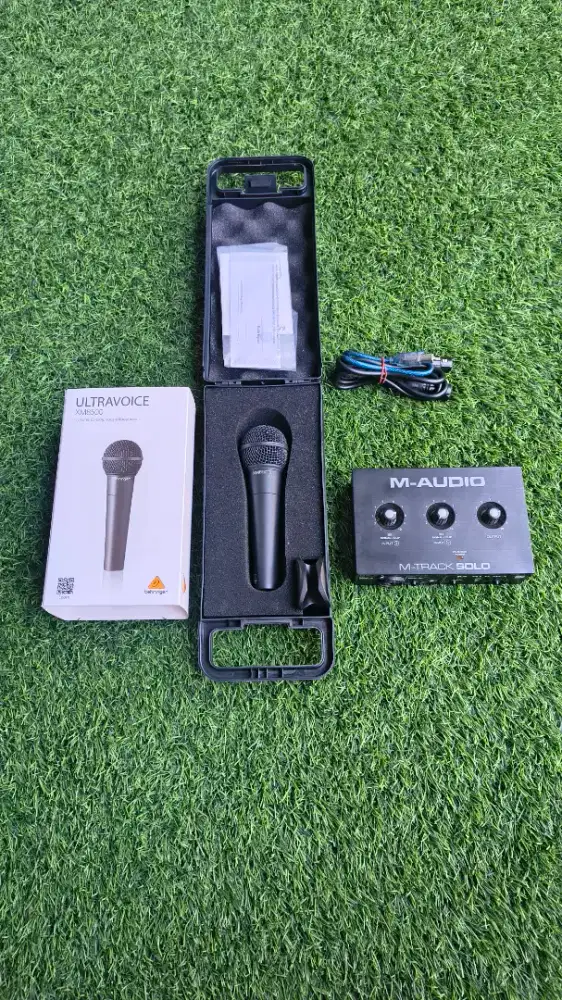 Behringer XM-8500 & M-Track M-Audio Solo