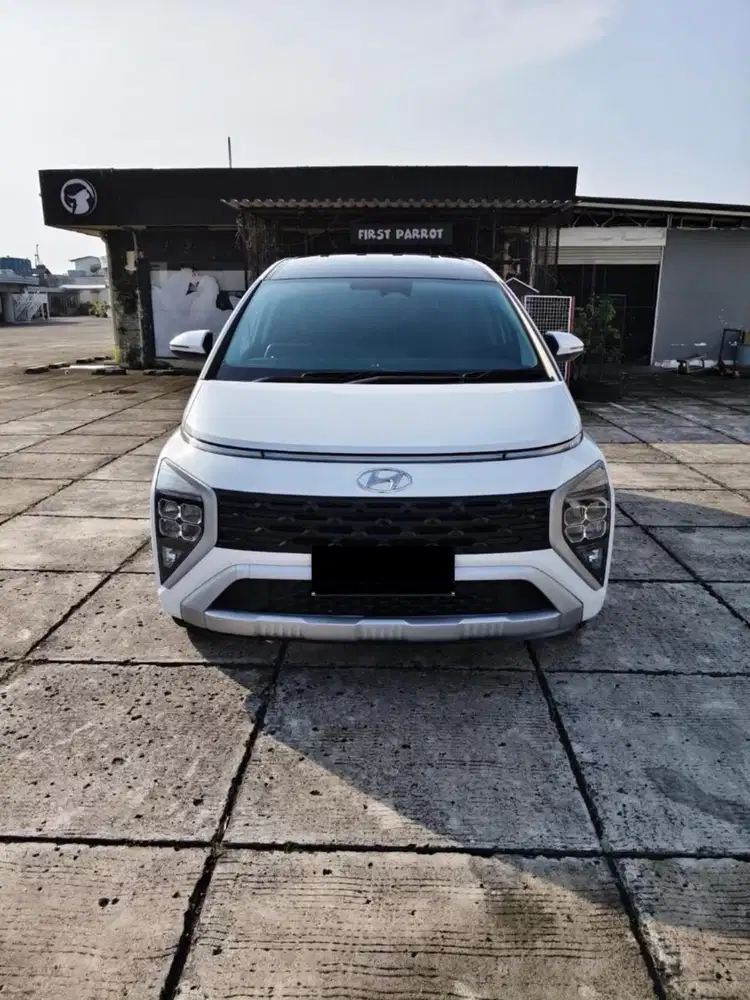 Hyundai Stargazer Prime Captain Seat AT 2023 Tangan Pertama