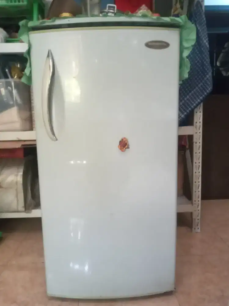 Kulkas 1 pintu merk GeNeRal