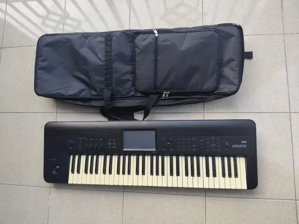 Keyboard merk KORG krome 61 istimewa include gigbag tebal
