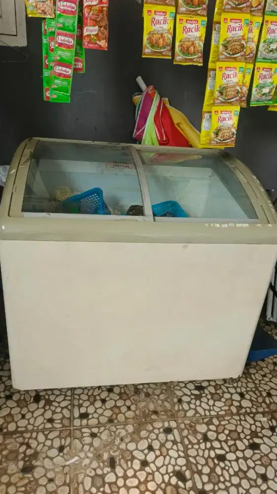 Freezer box kaca