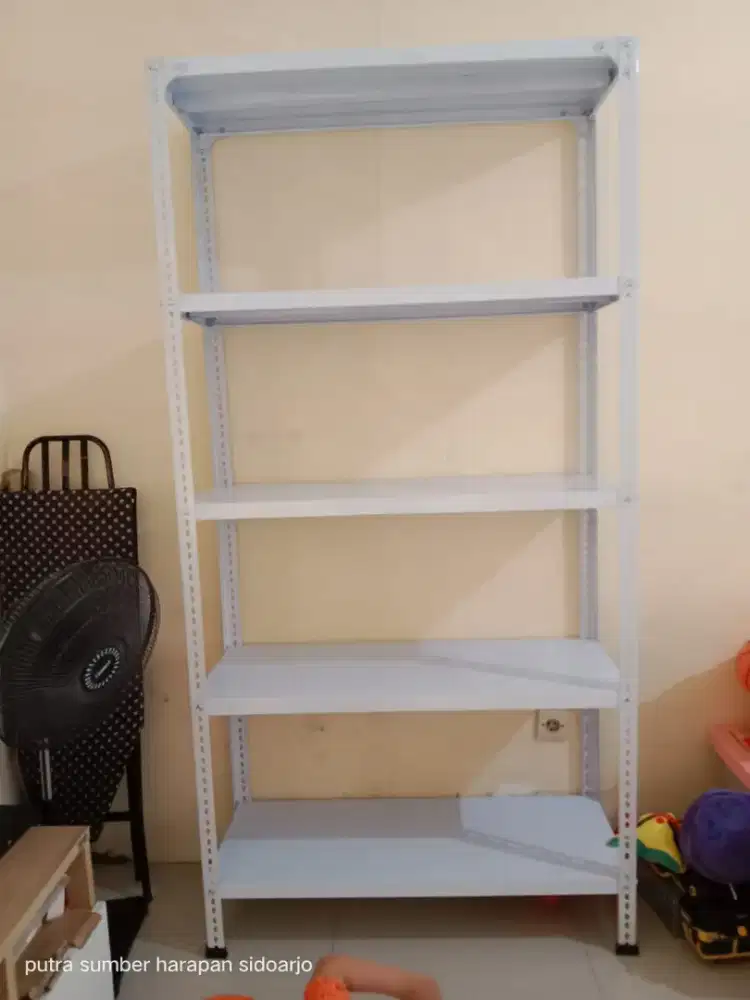 Rak besi siku lubang