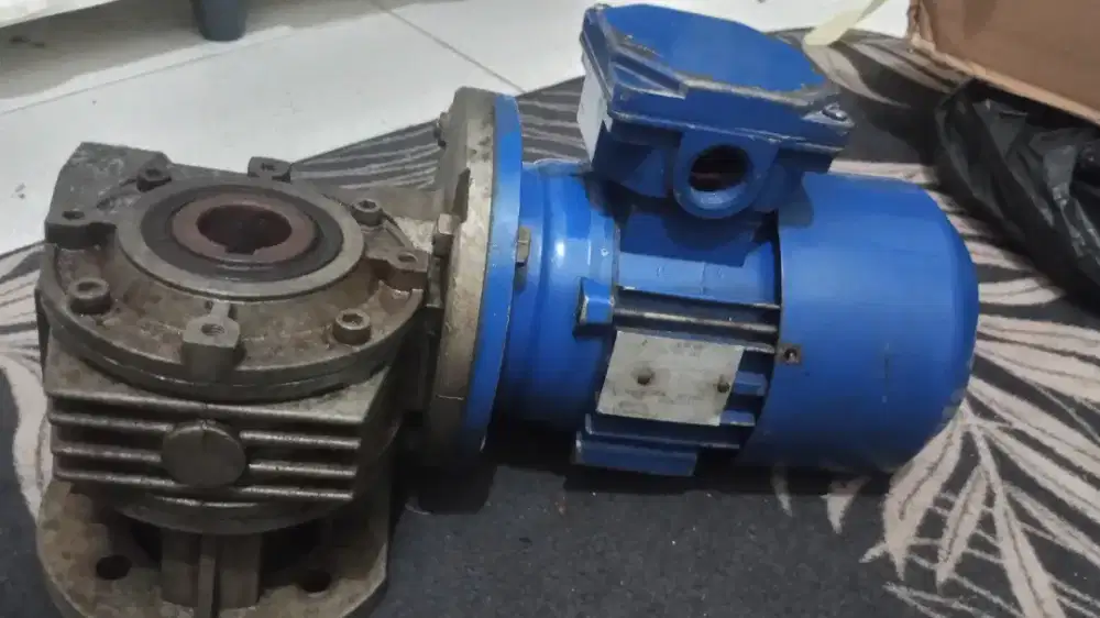 Warm gear box motor penggerak