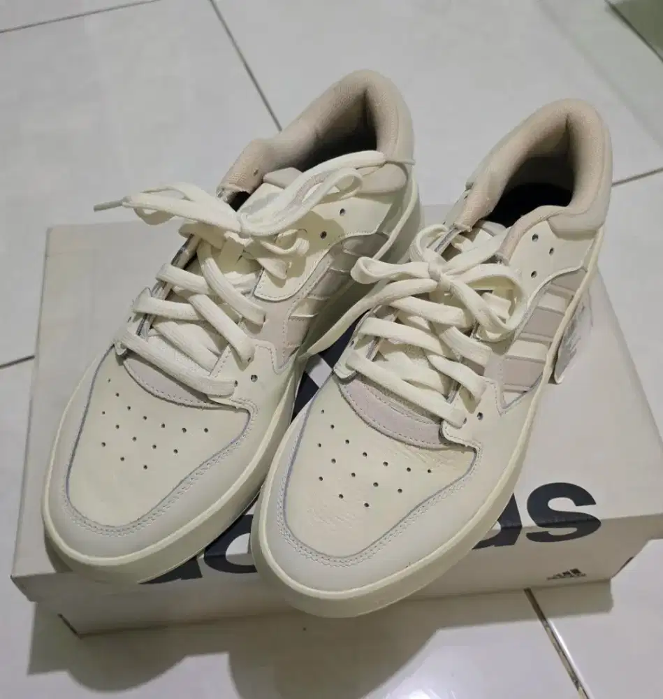 Sepatu Adidas Court 24 BNIB