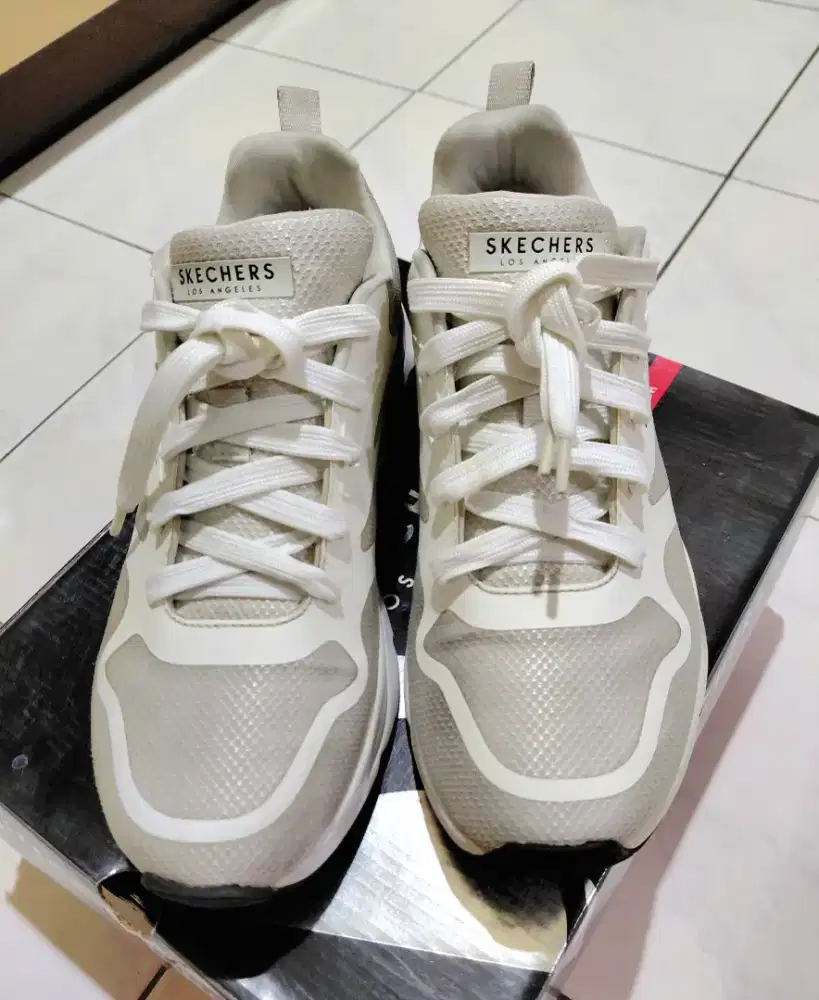 JUAL SEPATU SKECHERS PRIA ORIGINAL,UK.39,5,TRAWAT,ISTIMEWA,HARGA NEGO