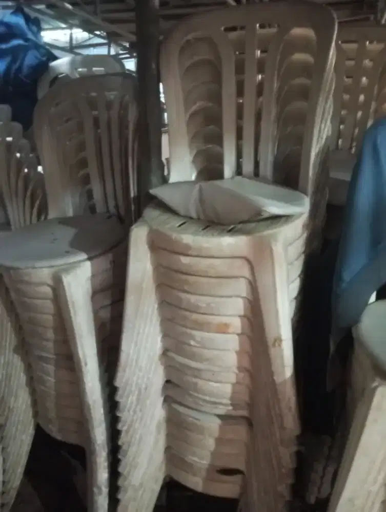 Dijual. Kursi. Plastik. Piring. Tenda. Plapon.