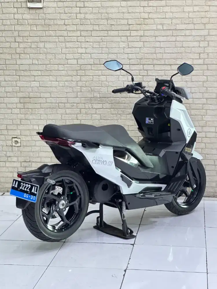 ODO 1RB‼️ Alva Cervo X 2025 Batrai resmi Likenew
- mustika motoshop