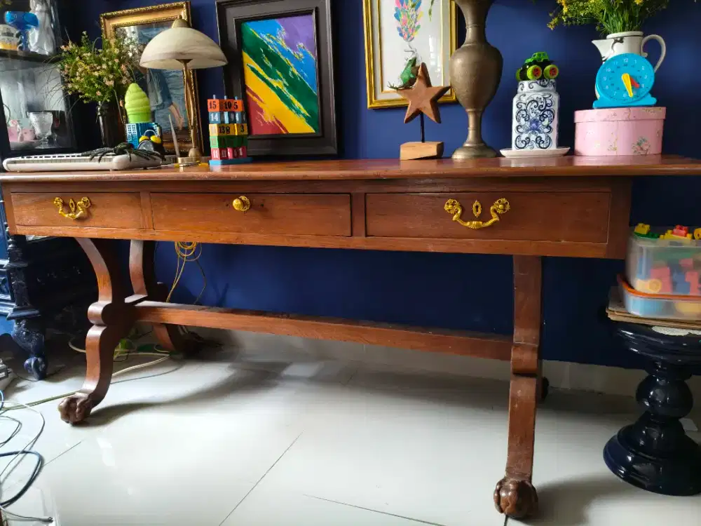 Meja Antik Kolonial