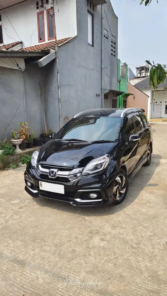 Di jual Honda mobilio 2015 tipe RS manual
