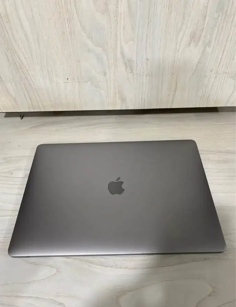 Macbook pro 2017 15 inch i7/16/256