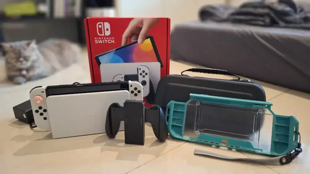 Nintendo Switch OLED White 512GB kondisi mulus dan terawat.